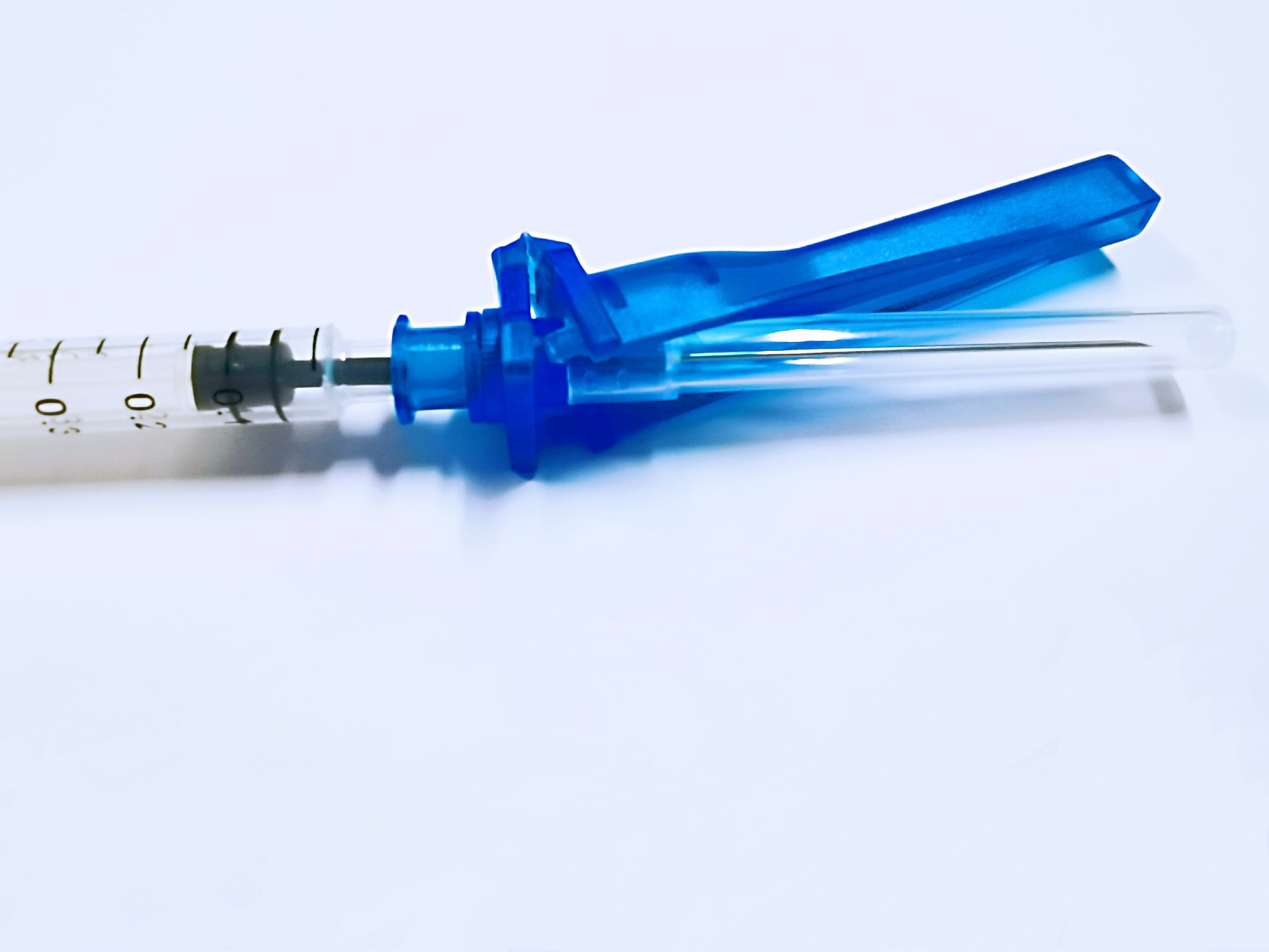Disposable syringe with safety needle